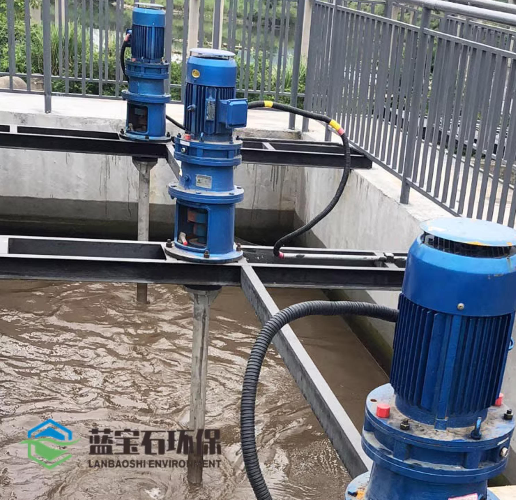 南京藍寶石環(huán)保與深圳某環(huán)?？萍歼_成漿式攪拌機設備合作